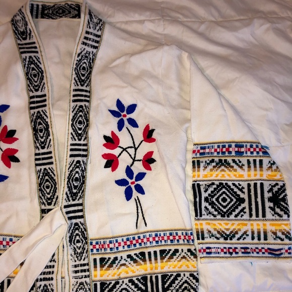 Unisex Coat. Embroidered. Tie closure. Size M. - Picture 3 of 6